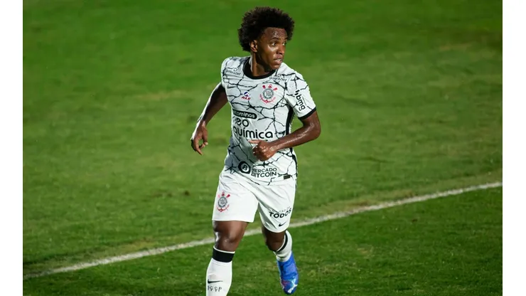 Willian durante jogo entre Corinthians e Red Bull Bragantino (Diogo Reis/AGIF)