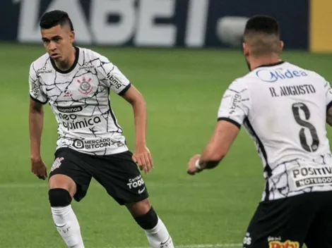 Cantillo ganha elogio de Sylvinho pela boa fase que vive no Timão