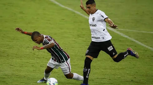 John Kennedy em ação contra o Atlético-MG (Foto: Bruna Prado/Getty Images)