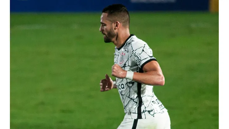 Renato Augusto classifica partida contra o Red Bull Bragantino como "um espetáculo" (Foto: Diogo Reis/AGIF)