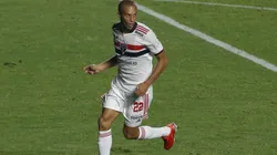 Miranda treina com o filho no CT da Barra Funda em integração da base com o profissional. (Foto: