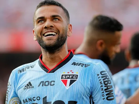 Dani Alves expõe admiração por Petraglia e negócio com Athletico