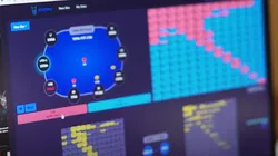 Os softwares de apoio auxiliam o jogador de poker no estudo (Foto: Reprodução Youtube)