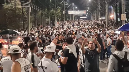 Volta do público no Mineirão tem aglomeração, trânsito e caos na fila para entrar ao estádio. (Foto: Leo Parrela/TV Globo)