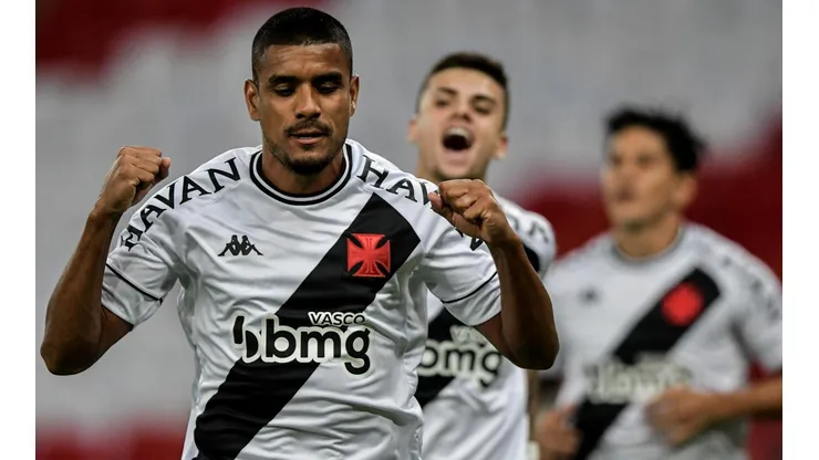 Léo Matos: livre de suspensão (Foto: Thiago Ribeiro/AGIF)