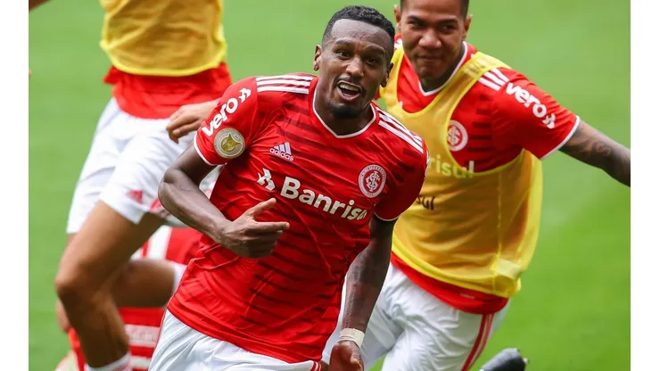 Edenilsou explicou o motivo de ter pedido para deixar o Inter neste ano (Foto: Pedro H. Tesch/AGIF)