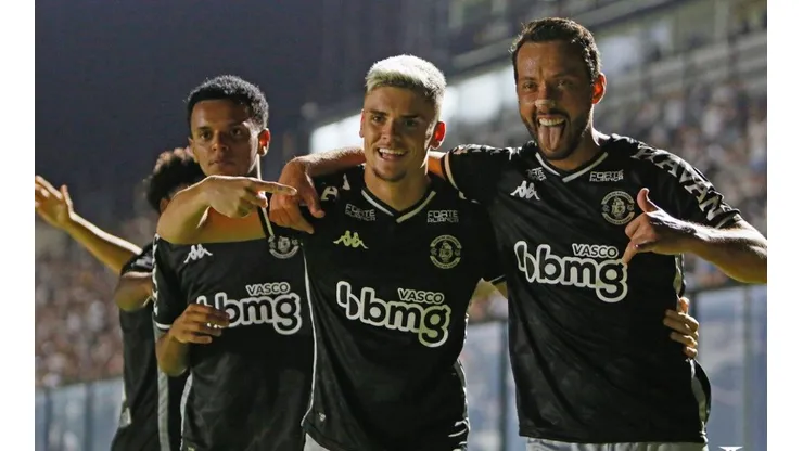 Pec agradece passe de Nenê, seu ídolo, para o gol na partida contra o Goiás (Foto: Rafael Ribeiro/Vasco)