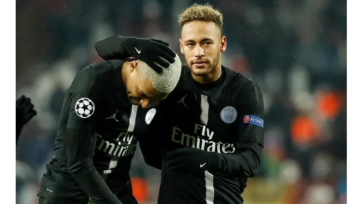 Neymar e Mbappé, em campo pelo PSG (Foto: Getty Images)
