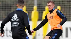 Toni Kroos treina no CT do Real Madrid. Alemão foi relacionado para o jogo de amanhã (Twitter/Reprodução)