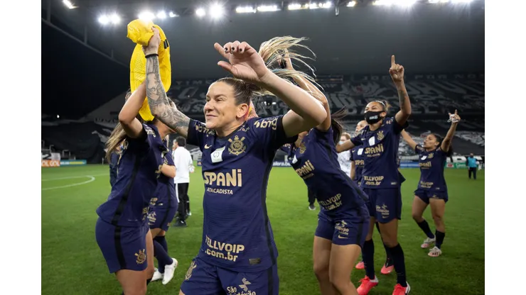 A festa das alvinegras. (Foto: Reprodução Twitter Brasileirão Neo Energia)