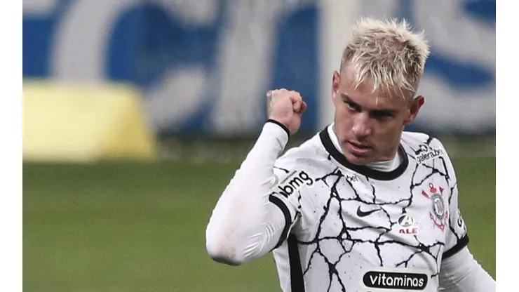 Ròger Guedes revelou que vai torcer para o Galo no confronto contra o Palmeiras (Foto: Ettore Chiereguini/AGIF)