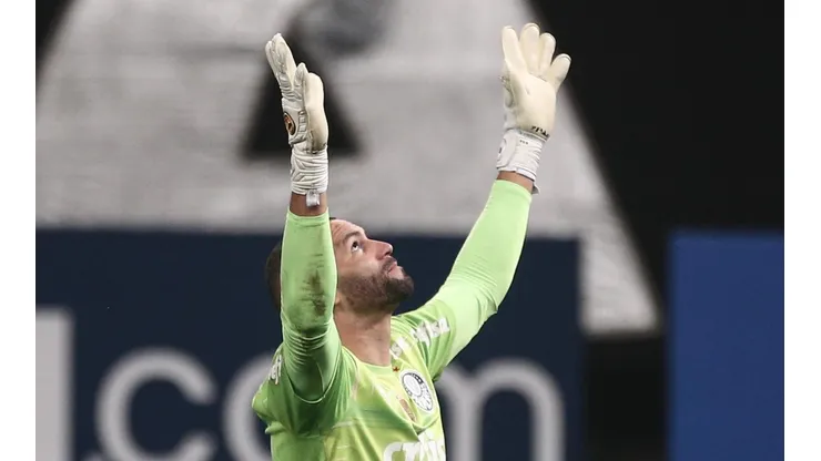 Weverton lamenta resultado após derrota para o Corinthians (Foto: Ettore Chiereguini/AGIF)