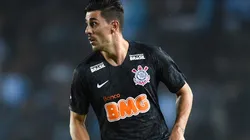 Danilo Avelar, em campo com a camisa do Corinthians (Foto: Getty Images)