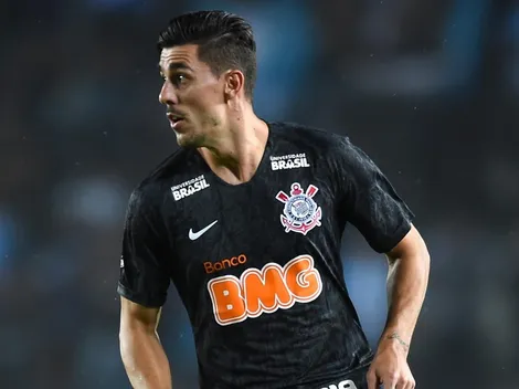 Danilo Avelar quebra o silêncio e fala pela primeira vez desde que foi afastado pelo Corinthians