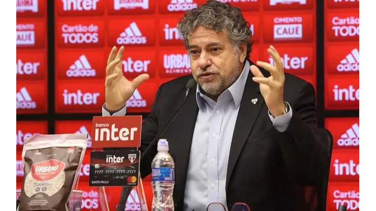 Casares: diretoria tem dificuldade em negócio com defensor (Foto: Rubens Chiri / saopaulofc.net / Divulgação)