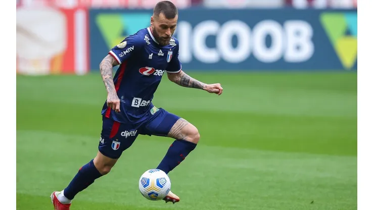 Lucas Lima: quer atenção contra o Sport (Foto: Pedro H. Tesch/AGIF)