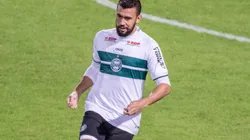 Luciano Castán: de volta ao time (Foto: Robson Mafra/AGIF)