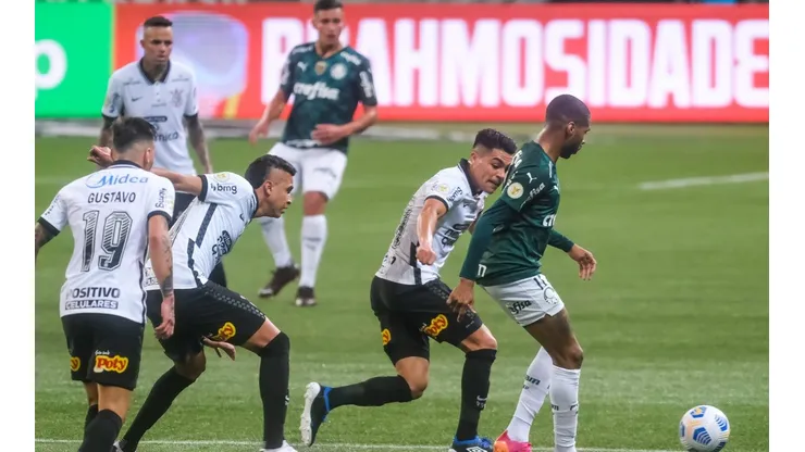 Corinthians e Palmeiras, em campo pelo Campeonato Brasileiro (Foto: Marcello Zambrana/AGIF)