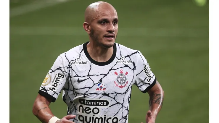 Corinthians renova com Fábio Santos e lateral tem aumento salarial. (Foto: Ettore Chiereguini/AGIF)