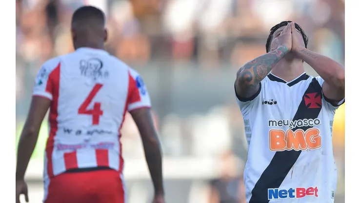 Germán Cano só tem contrato até dezembro de 2021 (Foto: Thiago Ribeiro/AGIF)