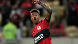 Bruno Henrique comemora um dos gols da vitória sobre o Barcelona de Guayaquil (Foto: Getty Images)