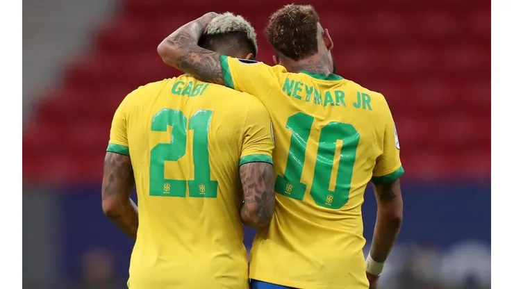 Gabigol e Neymar agitam as redes sociais após trocarem mensagens sobre o Flamengo