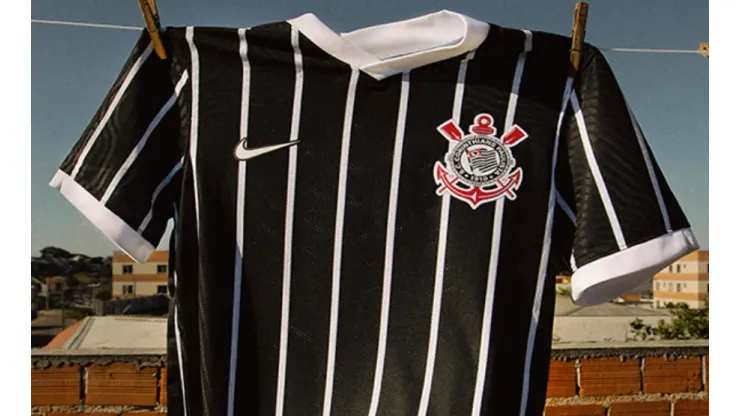 Fotos da nova terceira camisa do Corinthians são vazadas antes do lançamento; confira. (Foto: reprodução Corinthians)