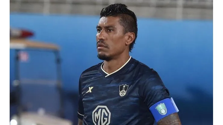 Paulinho fez apenas quatro jogos com a camisa do Al-Ahli (Twitter/Reprodução)