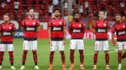 Jogadores do Flamengo, perfilados antes da partida contra o Olimpia (Foto: Getty Images)