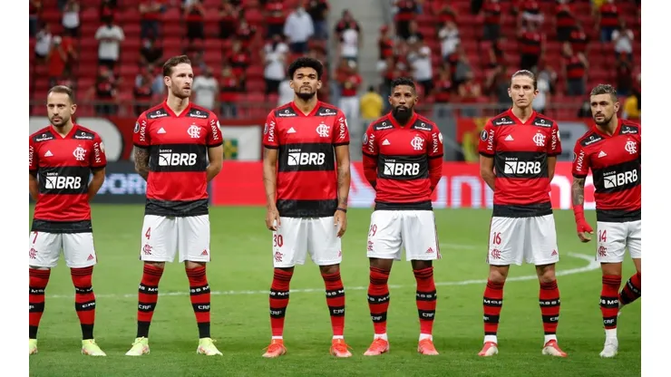 Jogadores do Flamengo, perfilados antes da partida contra o Olimpia (Foto: Getty Images)