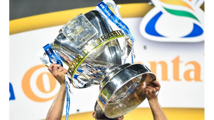 A cobiçada taça da Copa do Brasil (Foto: Getty Images)