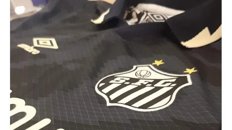 Vaza suposta nova camisa do Santos