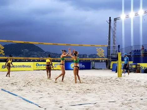 Com mudanças no tempo e campeã olímpica, Open de vôlei de praia começa com fase qualificatória