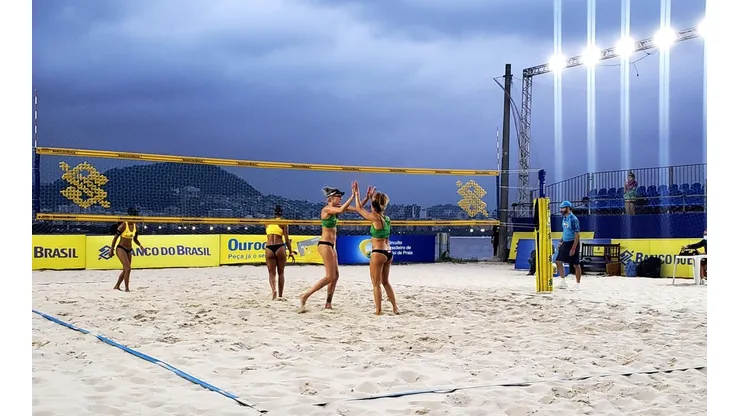 Mari e Eunyce comemoram nesta terça-feira (Foto: Divulgação/CBV)