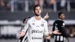 Santos negocia retorno de Léo Baptistão. Foto: Raul Baretta/AGIF