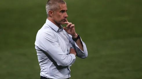 Sylvinho vem desagradando parte da torcida corintiana pelos últimos resultados (Ettore Chiereguini/AGIF)