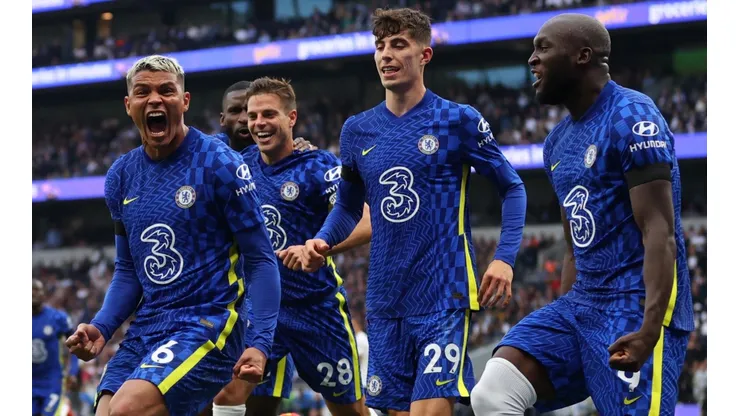 Thiago Silva comemora com os companheiros o gol marcado diante do Tottenham (Foto: Getty Images)