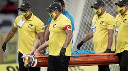 Goleiro do Grêmio passa mal e tem que ser precisa ser atendido em ambulância em jogo contra o Flamengo