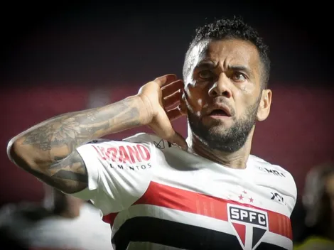 Daniel Alves é cotado no Coritiba e salário fica em 2⁰ plano com R$ 400 mil "de graça" do São Paulo