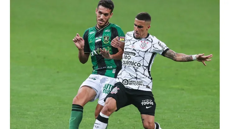 Árbitro explica expulsão Gabriel, após o fim do jogo entre Corinthians x América Mineiro