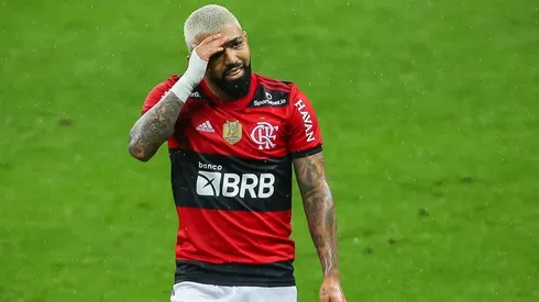 Gabigol pega dois jogos de suspensão após STJD julgar o atacante por falar que o futebol brasileiro é uma várzea. (Foto: Gabigol pega dois jogos de suspensão após STJD julgar o atacante por falar que o futebol brasileiro é uma várzea. (Foto: Pedro H. Tesch/AGIF)