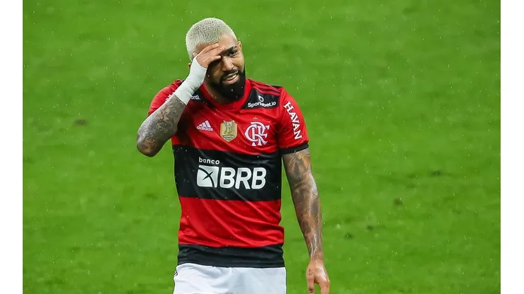 Gabigol pega dois jogos de suspensão após STJD julgar o atacante por falar que o futebol brasileiro é uma várzea. (Foto: Gabigol pega dois jogos de suspensão após STJD julgar o atacante por falar que o futebol brasileiro é uma várzea. (Foto: Pedro H. Tesch/AGIF)