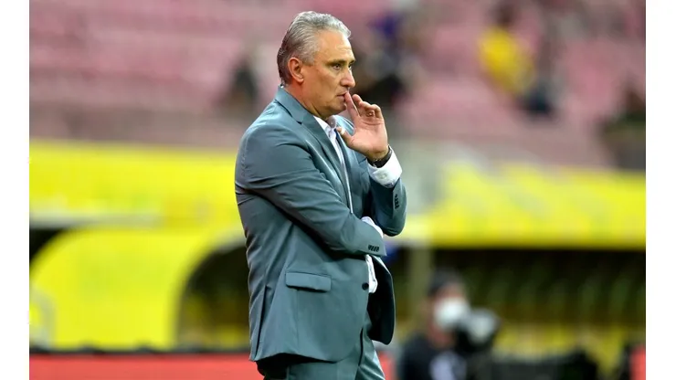 Tite entrega lista de convocados da Seleção Brasileira com jogadores que atuam na Inglaterra