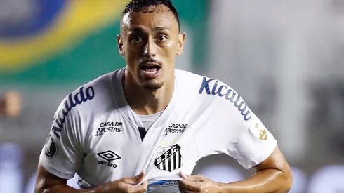 Diego Pituca com a camisa do Santos