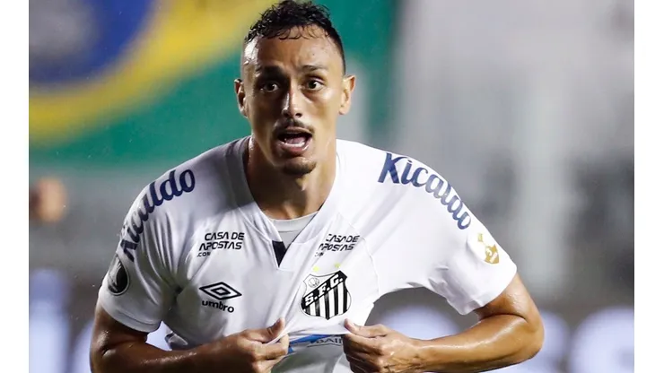 Diego Pituca com a camisa do Santos
