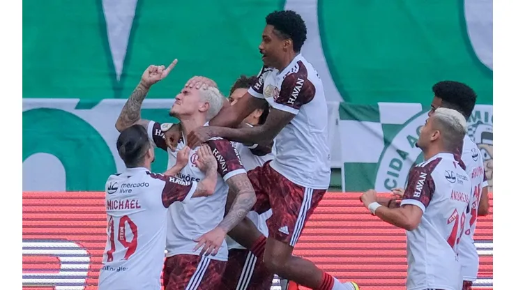 Jogadores do Flamengo comemoram o primeiro gol do Flamengo (Marcello Zambrana/AGIF)
