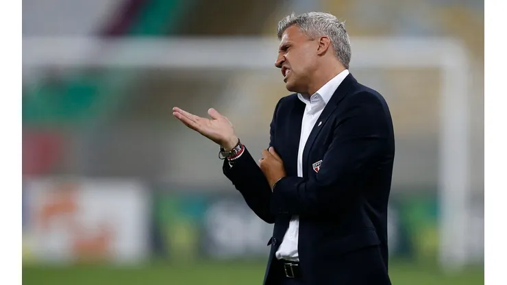 Crespo vive momento conturbado no São Paulo