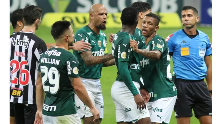 Patrick de Paula foi expulso de forma polêmica contra o Atlético-MG (Foto: Fernando Moreno/AGIF)