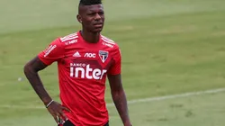 Arboleda deve estar de volta ao time titular do São Paulo (Foto: Marcello Zambrana/AGIF)