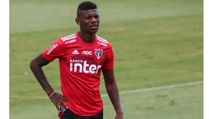 Arboleda deve estar de volta ao time titular do São Paulo (Foto: Marcello Zambrana/AGIF)